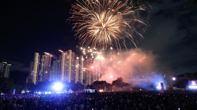 과천축제 폐막식 불꽃축제 모습./사진제공=과천