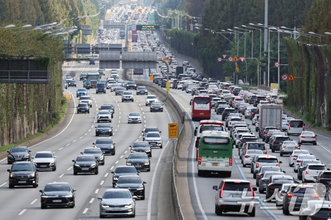 "검은 매연 내뿜는 車 자주보인다 했더니"...66만대가 10년 '미검사'