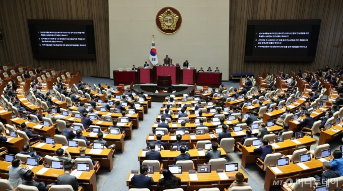 4일 오후 서울 여의도 국회에서 열린 제418회 국회(정기회) 제10차 본회의에서 윤석열대통령배우자김건희의주가조작사건등의진상규명을위한특별검사임명등에관한법률안, 순직해병수사방해및사건은폐등의진상규명을위한특별검사의임명등에관한법률안, 지역사랑상품권이용활성화에관한법률일부개정법률안재의의건이 상정되고 있다. 2024.10.04.  /사진=뉴시스