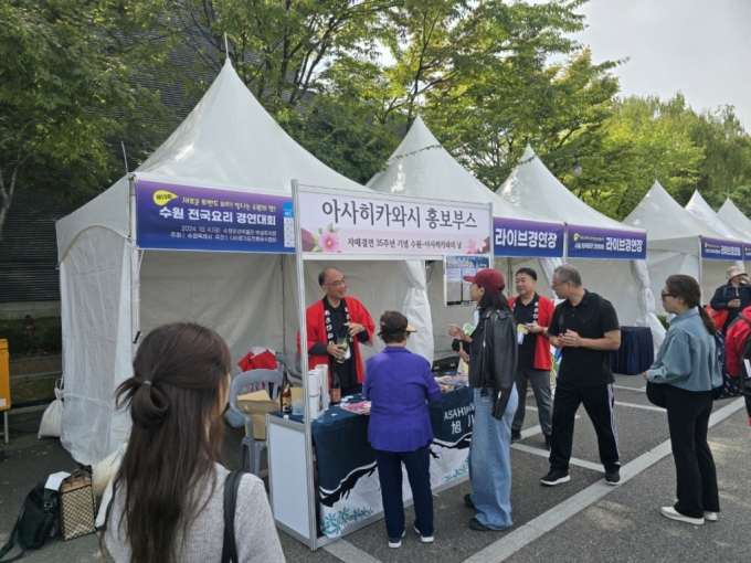 수원 방문 유인촌 "지역에서만 볼 수 있는 걸 보여줘야 좋은 축제"[르포]