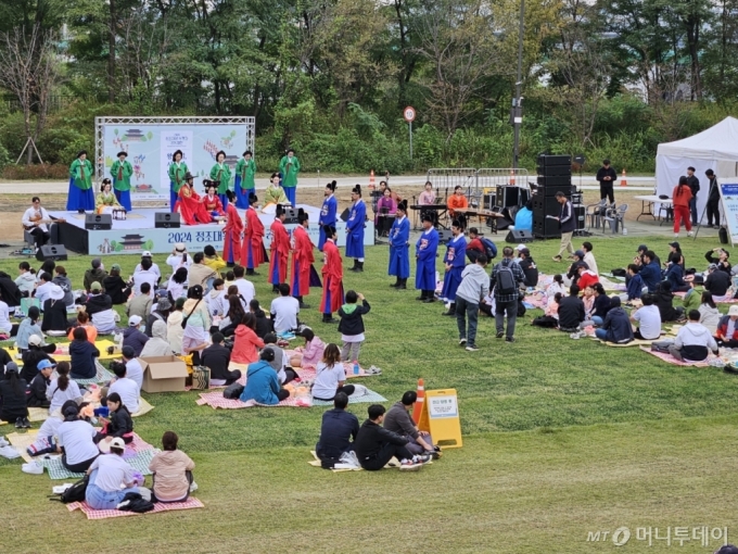 6일 오후 서울 용산구 이촌동 노들섬에서 '2024년 정조대왕 능행차 공동 재현'가 열렸다. /사진=정세진 기자 