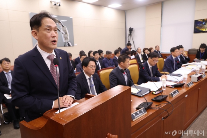 김태규 방통위원장 직무대행이 7일 국회 과학기술정보방송통신위원회에서 열린 방송통신위원회 등에 대한 국정감사에서 업무보고를 하고 있다./사진=뉴시스