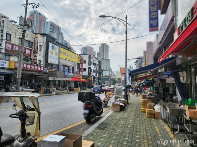 7일 서울 중구 황학동 주방·가구 거리의 모습.  불경기로 인해 자영업자들의 폐업이 이어지는 가운데 중고 주방 기기와 가구를 거래하는 황학동의 분위기도 축 가라앉았다./사진=최지은 기자