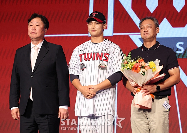 &#039;KBO 2025  巡Ʈ&#039; 11   ı Եȣ  ũŻ 뿡 ȴ.  LG   迵() Ÿ  ִ.