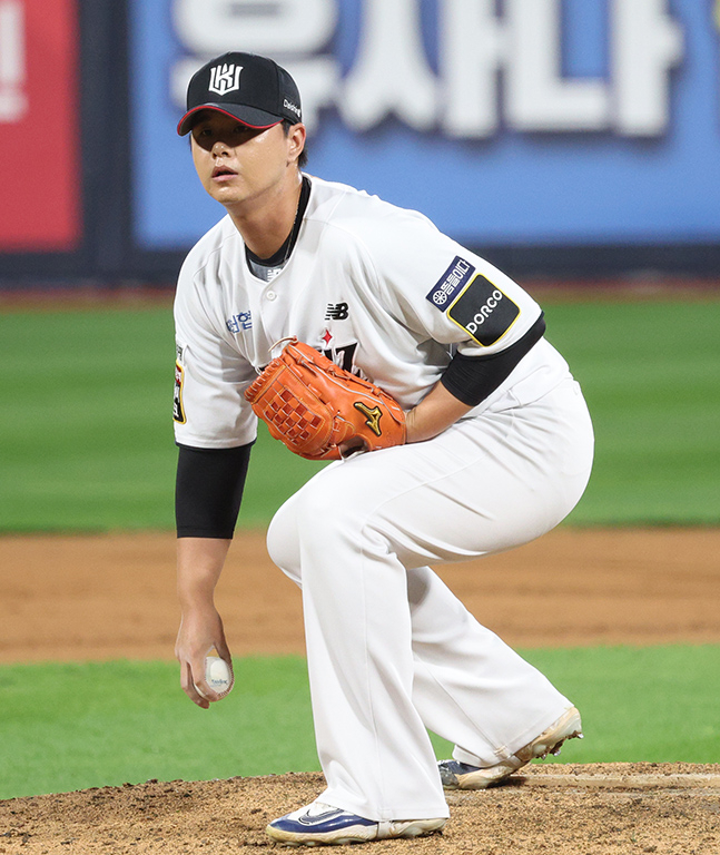 [포토] 김민 '앉으나서나 수원 생각'