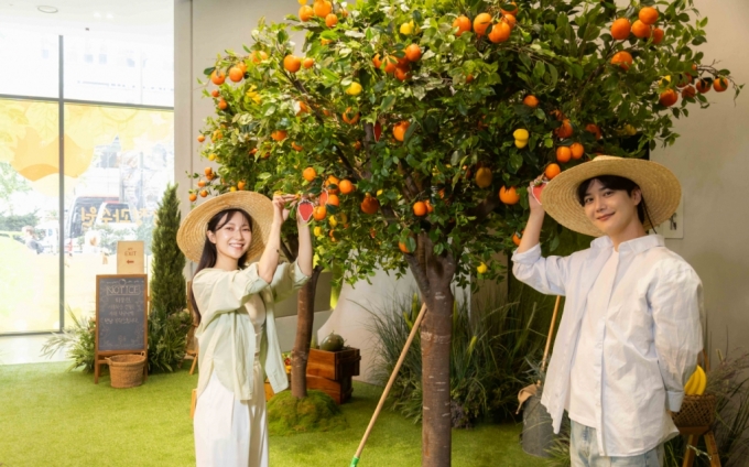 SKT가 내달 30일까지 T팩토리에서 감정 과수원 체험 전시를 연다. /사진=SKT