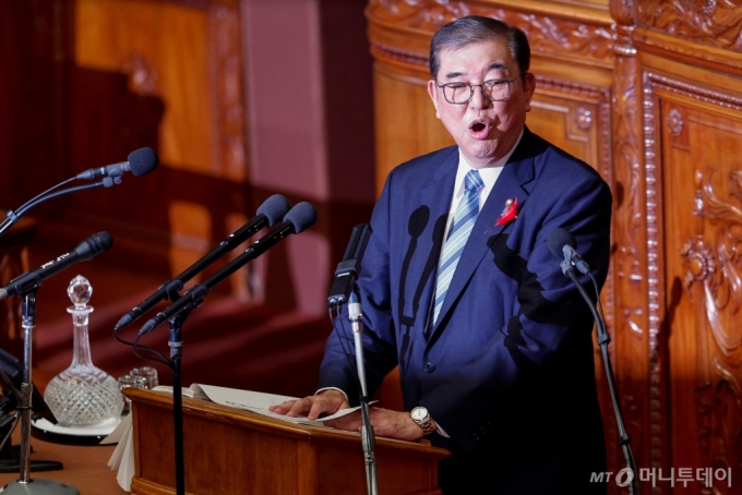 지난 4일 일본 도쿄 국회에서 이시바 시게루 신임 총리가 첫 소신 표명 연설을 하고 있다./로이터=뉴스1