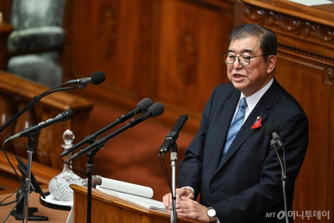 (도쿄 AFP=뉴스1) 김지완 기자 = 4일 일본 도쿄 국회의사당에서 이시바 시게루 총리가 소신표명연설을 하고 있다. 2024.10.04  ⓒ AFP=뉴스1  Copyright (C) 뉴스1. All rights reserved. 무단 전재 및 재배포,  AI학습 이용 금지. /사진=(도쿄 AFP=뉴스1) 김지완 기자