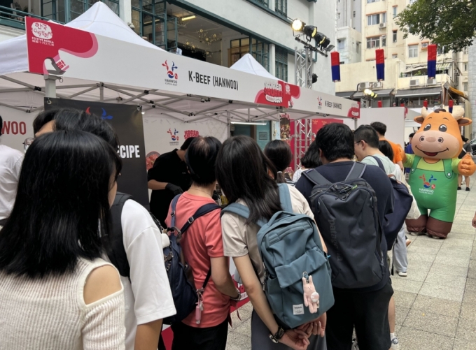 "한우 맛 좀 봅시다"...홍콩서 '선풍적 인기' 끈 시식 행사