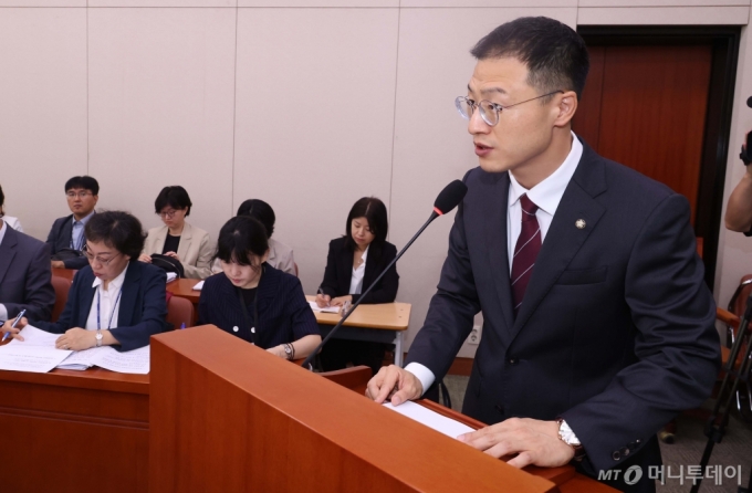 김상욱 국회 국민의힘 여가위 간사가 11일 오전 서울 여의도 국회에서 열린 여성가족위원회 전체회의에서 2023 회계연도 결산(정부) 심사 관련 보고를 하고 있다. 2024.09.11. /사진=뉴시스