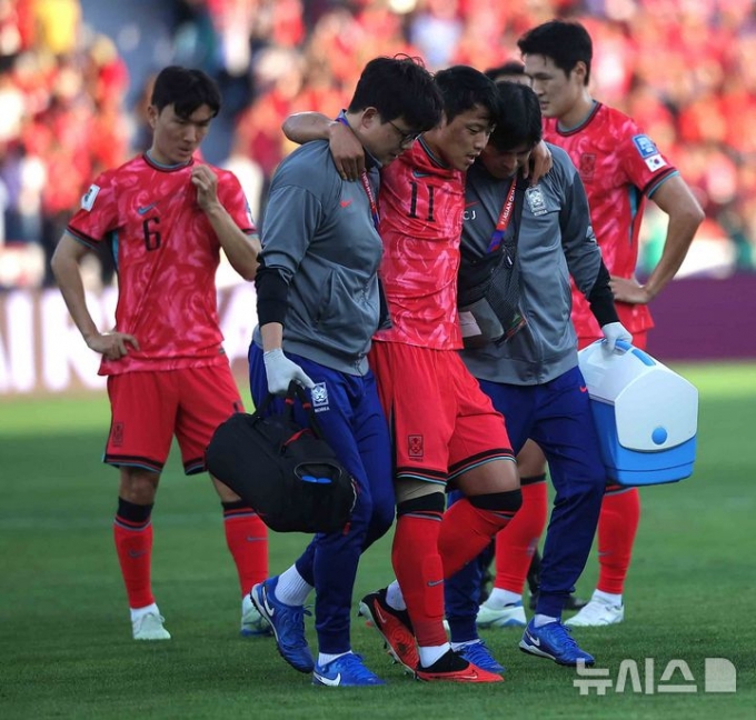 이재성 '환상 헤더' 선제골 터졌지만... 황희찬 살인 태클에 '부상 OUT' 요르단에 1-0 리드(전반 종료)