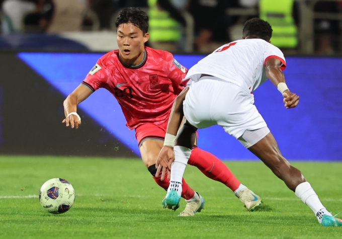 10일(현지시간) 요르단 암만 국제경기장에서 열린 2026 국제축구연맹(FIFA) 북중미 월드컵 아시아 3차 예선 B조 3차전 대한민국과 요르단의 경기, 대한민국 오현규가 공격을 시도하고 있다. /사진=뉴스1