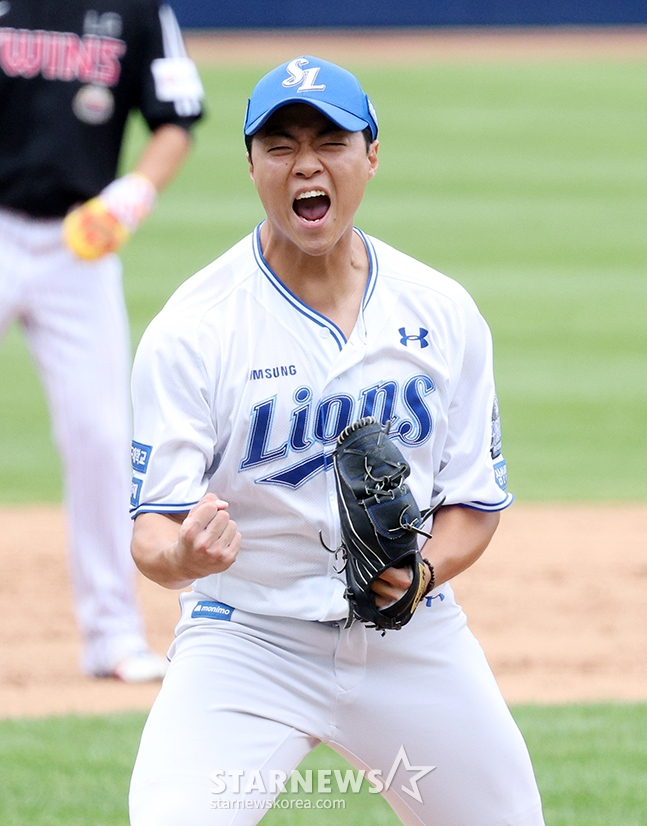 삼성 김윤수가 13일 LG와 PO 1차전 7회초 2사 1,2루에서 삼진으로 이닝을 마친 뒤 포효하고 있다. /사진=김진경 대기자