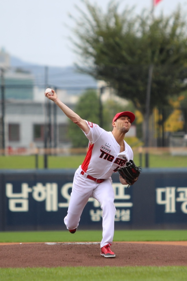 제임스 네일이 14일 광주-기아챔피언스필드에서 펼쳐진 2024 한국시리즈 대비 롯데 자이언츠와 연습경기서 역투하고 있다. /사진=KIA 타이거즈 제공