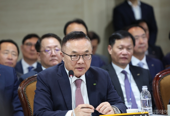  황주호 한국수력원자력 사장이 14일 전남 나주빛가람혁신도시 한국전력공사 본사에서 열린 산업통산자원중소벤처기업위원회 국정감사에서 의원들 질의에 답변하고 있다. 2024.10.14/뉴스1  Copyright (C)/사진=뉴스1. All rights reserved. 무단 전재 및 재배포,  AI학습 이용 금지. 