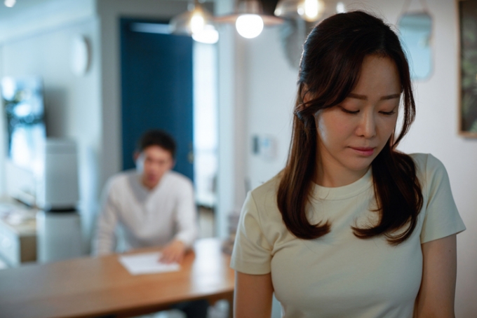 사실혼 관계를 유지하던 남편이 바람을 피워놓고 아파트 재산분할을 요구해왔다는 아내의 사연이 전해졌다. /사진=게티이미지뱅크