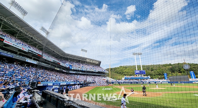 라이온즈파크를 가득 메운 삼성 팬들. /사진=김진경 대기자