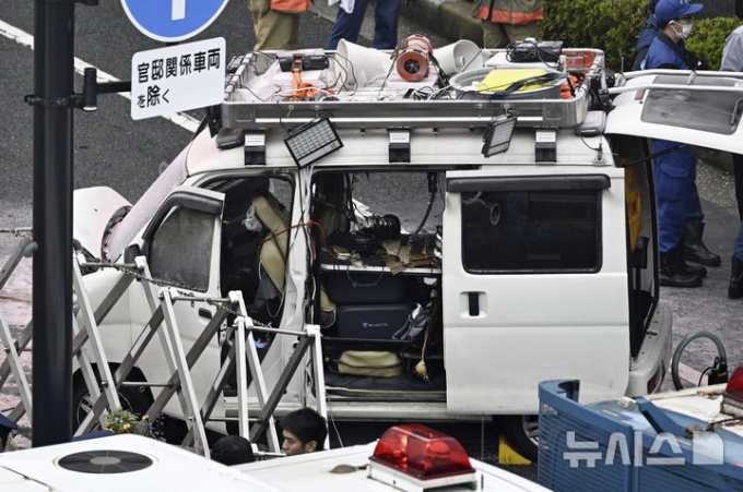 "日 자민당 본부에 화염병 투척" 용의자…車 돌진한 곳은