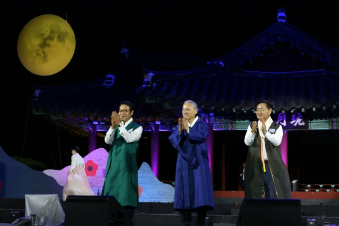 유인촌 문체부 장관, 김관영 전북도지사(오른편), 최경식 남원시장./사진=문체부