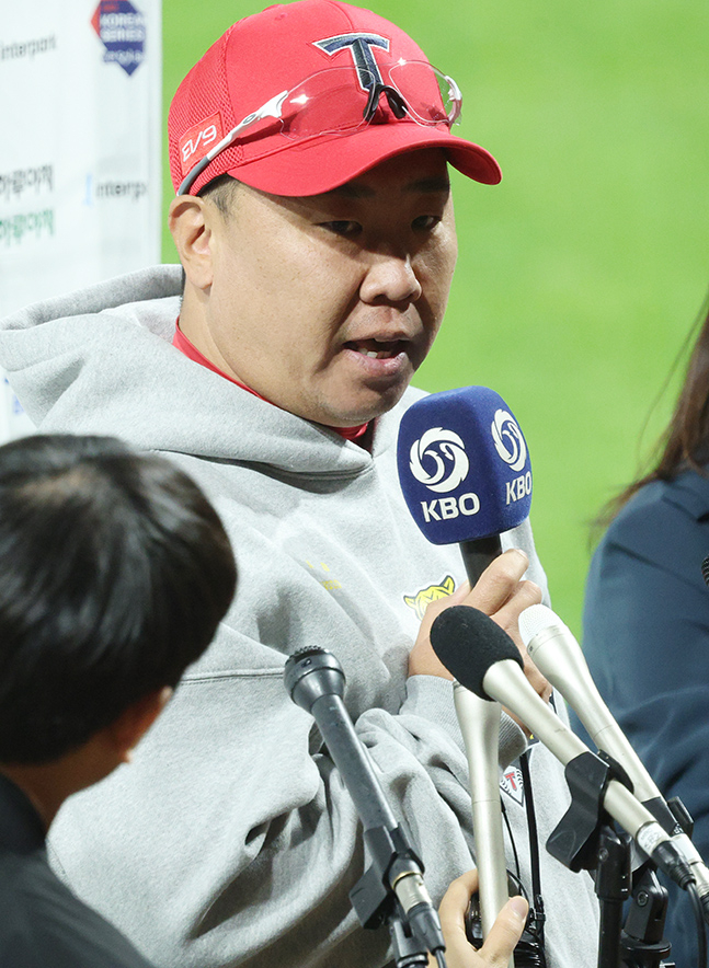 [포토] 이범호 감독 '끝까지 긴장의 끈 놓지 말아야'