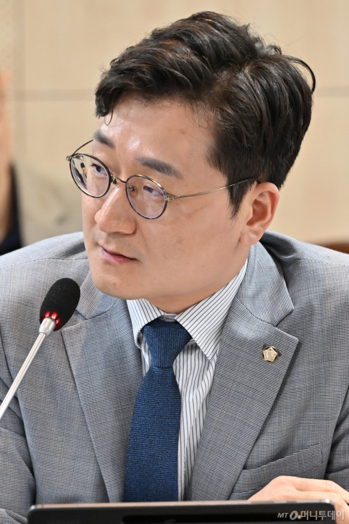 장철민 더불어민주당 의원이 14일 오전 전남 나주시 한국전력공사 본사에서 열린 산업통산자원중소벤처기업위원회 국정감사에 참여해 질문하고 있다. 2024.10.14. /사진=뉴시스