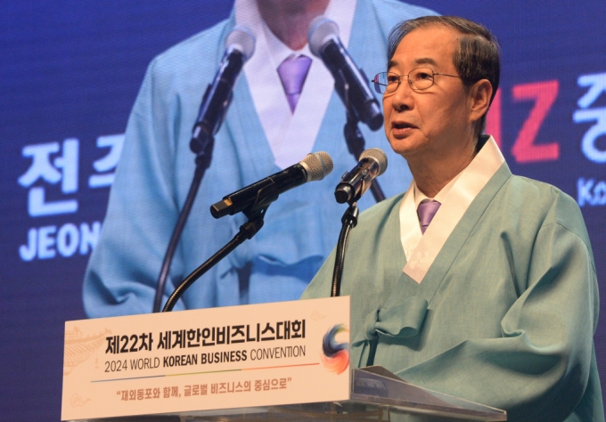 한덕수 국무총리가 22일 전북 전주시 전북대학교에서 열린 제22차 세계한인비즈니스대회 개막식에 참석해 인사말을 하고 있다./사진제공=뉴시스