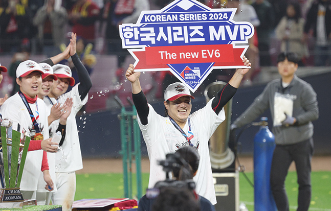 [포토] 김선빈 '한국시리즈 MVP'