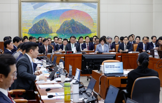 지난 25일 서울 여의도 국회 정무위원회에서 열린 국가보훈부·국무조정실·공정위·권익위 등 종합 국정감사 모습 /사진=뉴스1 /사진=(서울=뉴스1) 안은나 기자