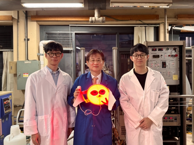 김민서 KAIST 신소재공학과 김민서 석박사통합과정, 이건재 교수, 안재훈 박사과정 (왼쪽부터) /사진=KAIST