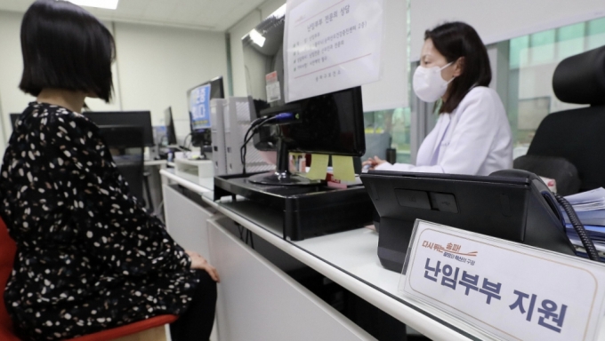 서울 송파구 송파산모건강증진센터 난임지원 관련 상담부스 /사진=뉴스1 