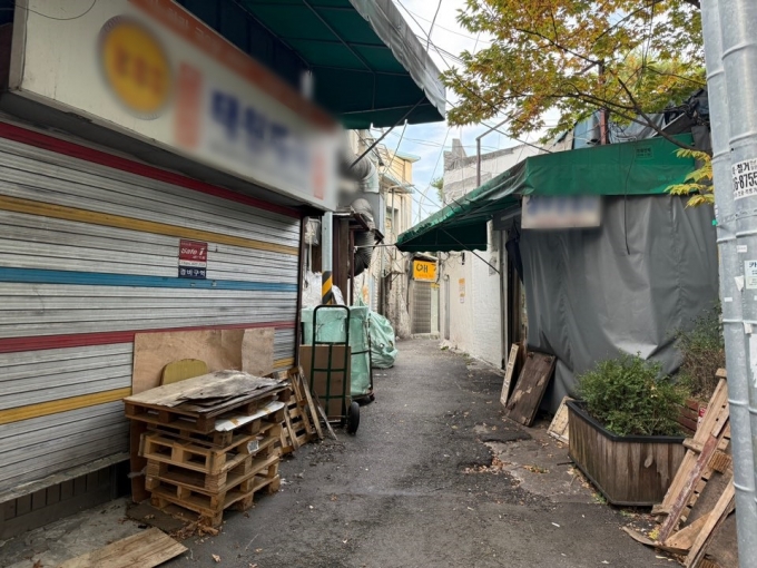 6일 오전 서울 중구 충무로 인쇄골목 거리 모습. /사진=김선아 기자