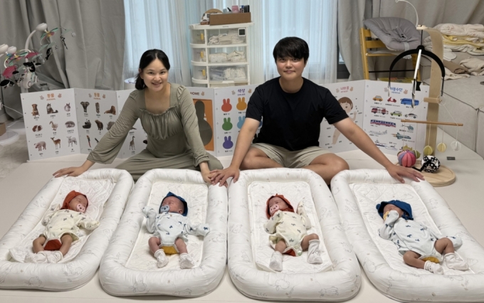 정재룡 LX하우시스 선임 부부와 네 쌍둥이