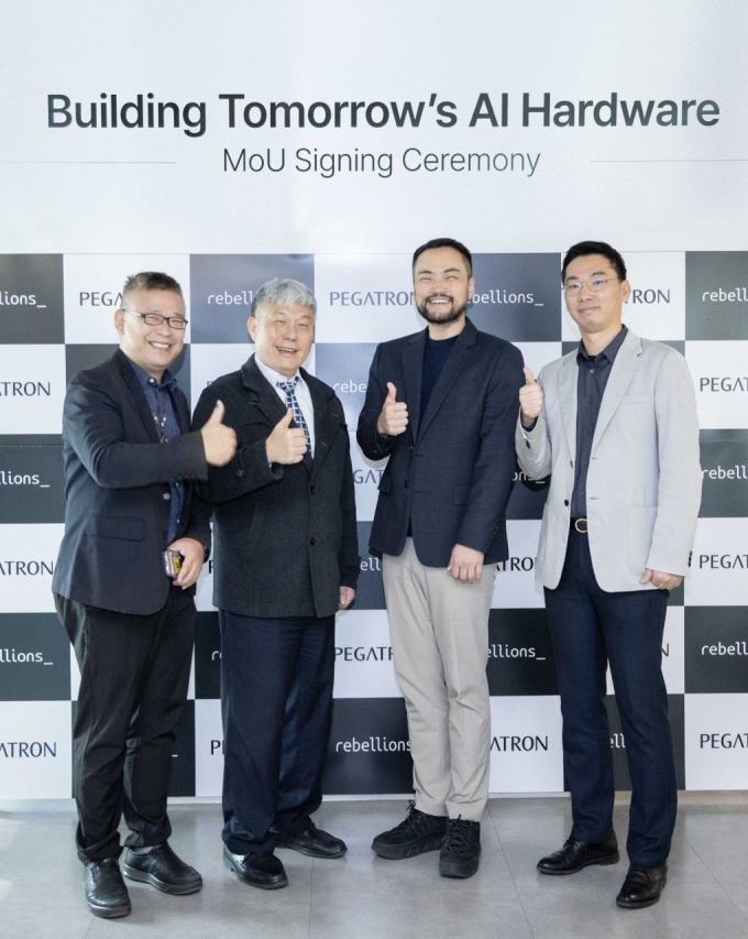 사진 왼쪽부터 페가트론 측의 리앙 리 부사장, 제임스 슈에 CTO, 리벨리온 측의 오진욱 CTO, 엄용 프로덕션 리드/사진제공=리벨리