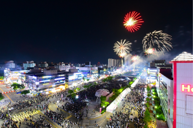 ▲2023 안산거리극축제 모습/사진제공=안산문화재단