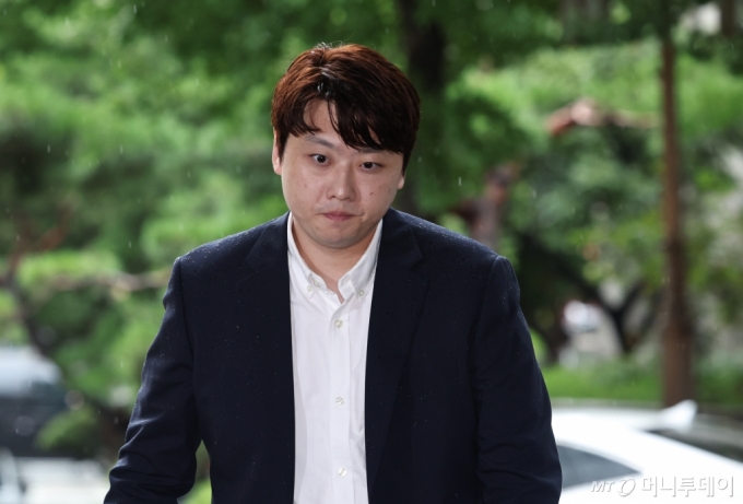 [서울=뉴시스] 김금보 기자 = 박단 대한전공의협의회 비상대책위원장이 21일 오전 서울 마포구 서울경찰청 광역수사단 공공범죄수사대에 대한의사협회 전·현직 간부들의 전공의 집단 사직 공모 혐의 관련 참고인 조사를 받기 위해 출석하고 있다. 2024.08.21. kgb@newsis.com /사진=김금보