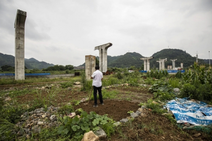 중국 구이저우성의 중단된 고속도로 건설현장/사진=블룸버그