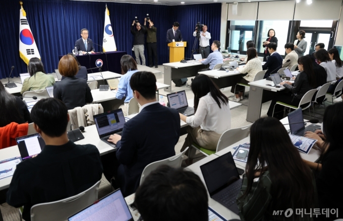 [서울=뉴시스] 배훈식 기자 = 조태열 외교부 장관이 12일 오후 서울 종로구 정부서울청사에서 기자간담회를 하고 있다. 2024.11.12. dahora83@newsis.com /사진=배훈식