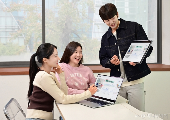 삼성전자가 오는 28일 강력한 AI PC 경험을 제공하는 &#039;갤럭시 북5 프로360&#039;을 국내 출시했다. 2024.10.16/사진제공=삼성전자