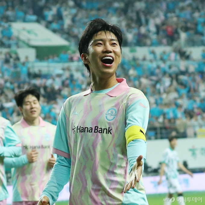Im Young Woong Donates 1.2 Billion Won from Charity Soccer Match