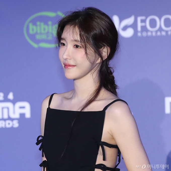 Lee ji -ah, 직유 할아버지에 대한 논쟁의 발표,“부모님과 헤어졌습니다.” 2