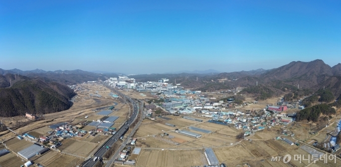 (용인=뉴스1) 김영운 기자 = 사진은 이날 오후 경기도 용인시 처인구 이동읍의 용인 첨단시스템반도체 국가산단 부지의 모습. 2024.12.26/뉴스1  Copyright (C) 뉴스1. All rights reserved. 무단 전재 및 재배포,  AI학습 이용 금지. /사진=(용인=뉴스1) 김영운 기자