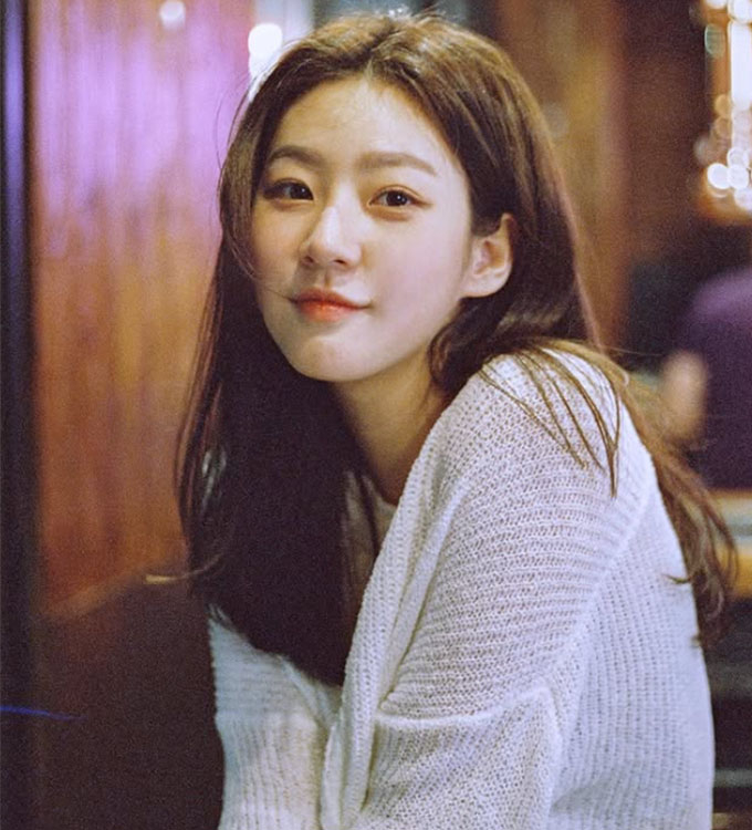 유튜버 이진호가 지난 20일 배우 고(故) 김새론 이모라고 주장한 A씨를 고소하겠다고 예고한 가운데, 21일 김새론 어머니가 유튜브 채널 &#039;가로세로연구소&#039;를 통해 &quot;이진호가 말하는 &#039;가짜이모&#039;는 우리에겐 친이모와 똑같은 사람&quot;이라며 &quot;본질 흐리지 말아달라&quot;는 입장을 밝혔다. /사진=유튜브 채널 &#039;가로세로연구소&#039; 영상