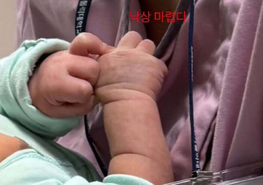 신생아 중환자 안고 "낙상 마렵다"…부모 "끔찍" 간호사·병원장 고소 - 머니투데이