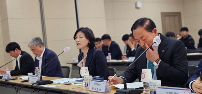 	 9일 농촌진흥청 국립농업과학원에서 열린 &#039;그린바이오 곤충산업 활성화 민관협의체 발족식&#039;에서 방혜선 농업생물부장(사진 가운데)이 인사말을 하고 있다. /사진=정혁수 기자