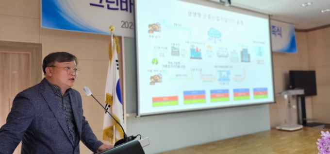 9일 &#039;그린바이오 곤충산업 활성화 민관협의체 발족식&#039;에서 석영식 강원도청 곤충산업센터장이 &#039;강원특별자치도-춘천시 곤충산업거점단지 추진현황을 발표하고 있다.  /사진=정혁수 기자