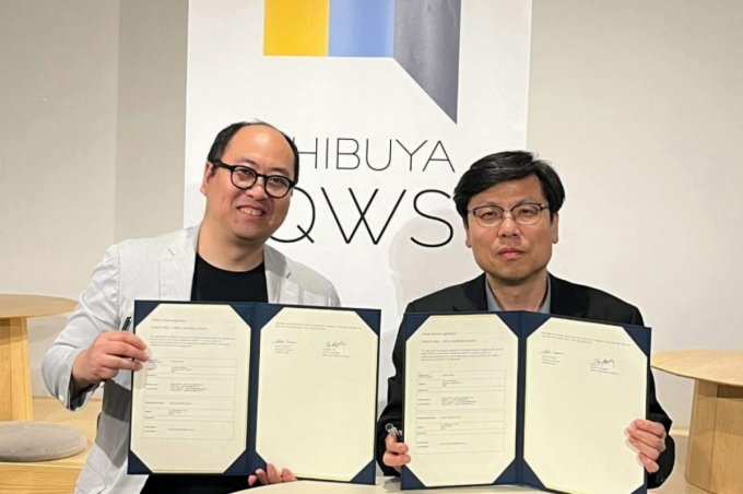 김종우 서울경제진흥원 창업본부장(오른쪽)이 일본 도쿄 시부야QWS에서 MOU를 맺었다./사진=SBA 