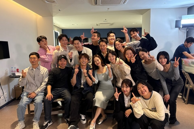 배우 문채원이 &#039;SNL 코리아&#039; 시즌 7에서 코미디언 김원훈과의 &#039;19금&#039; 연기로 입방아에 오른 가운데, 출연 소감을 전했다. /사진=문채원 인스타그램