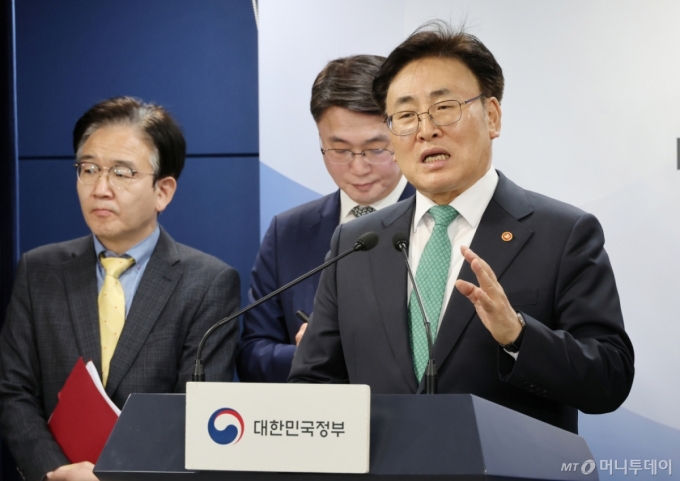  유상임 과학기술정보통신부 장관이 9일 오전 서울 종로구 정부서울청사에서 과기정통부 핵심과제 추진현황 브리핑을 하고 있다. /사진=뉴시스