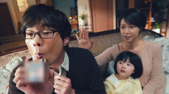 MBC 시트콤 &#039;지붕뚫고 하이킥&#039;에 출연했던 배우 최다니엘, 황정음이 대상웰라이프 뉴케어 광고에 출연한 모습. /사진=대상웰라이프