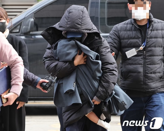배우 고(故) 이선균을 협박해 3억원을 뜯어낸 혐의로 기소된 유흥업소 실장과 영화배우 박모씨에게 징역형이 선고됐다. 사진은 유흥업소 실장과 함께 이선균을 협박, 금품을 갈취한 혐의를 받는 영화배우 B씨. /사진=뉴스1
